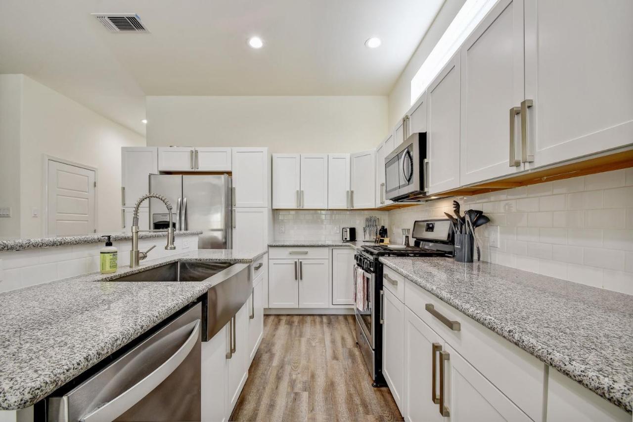 Family Stay! Near Downtown, Coffee Bar, King Bed San Antonio Exterior photo